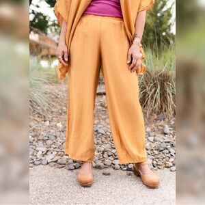 Cut Loose Crop Dart Parachute Pant in Manuka